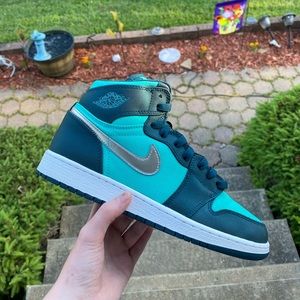 Nike Air Jordan 1 Mid Gs Hyper Jade 7Y 8.5W